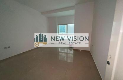 Apartment - 2 - 3 for rent in New Zubaidi Building - Al Majaz 1 - Al Majaz - Sharjah