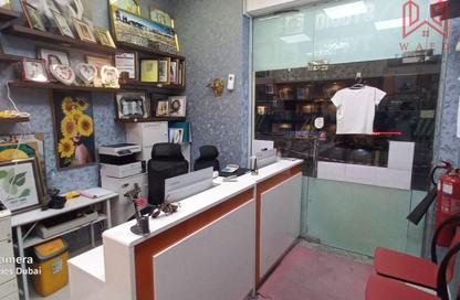 Shop - Studio - 1 for rent in Karama Gold Building - Al Karama - Bur Dubai - Dubai