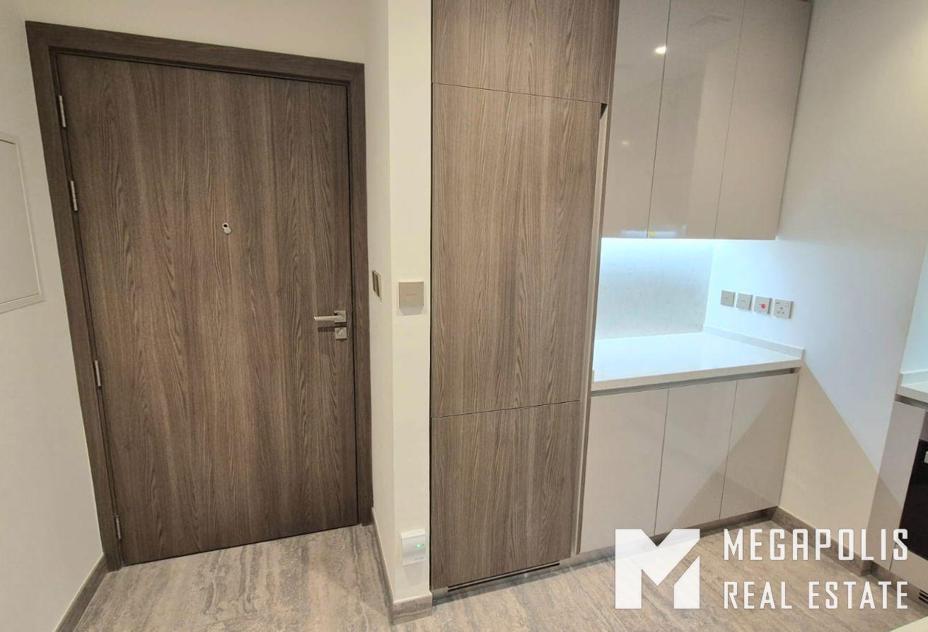 Luxury 1BR | Canal | High-End Finishes | Mid Floor photo 13