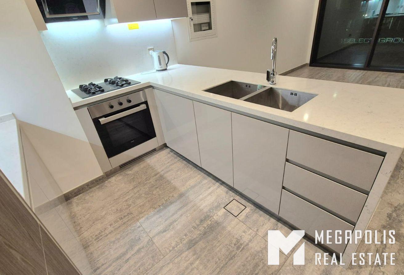 Luxury 1BR | Canal | High-End Finishes | Mid Floor photo 6