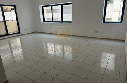 Apartment - 3 Bedrooms - 3 Bathrooms for rent in Wahat Al Nakheel - Al Mankhool - Bur Dubai - Dubai