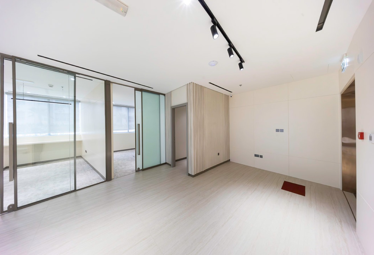 Studio office space in I Rise Tower, Barsha Heights (Tecom): 18