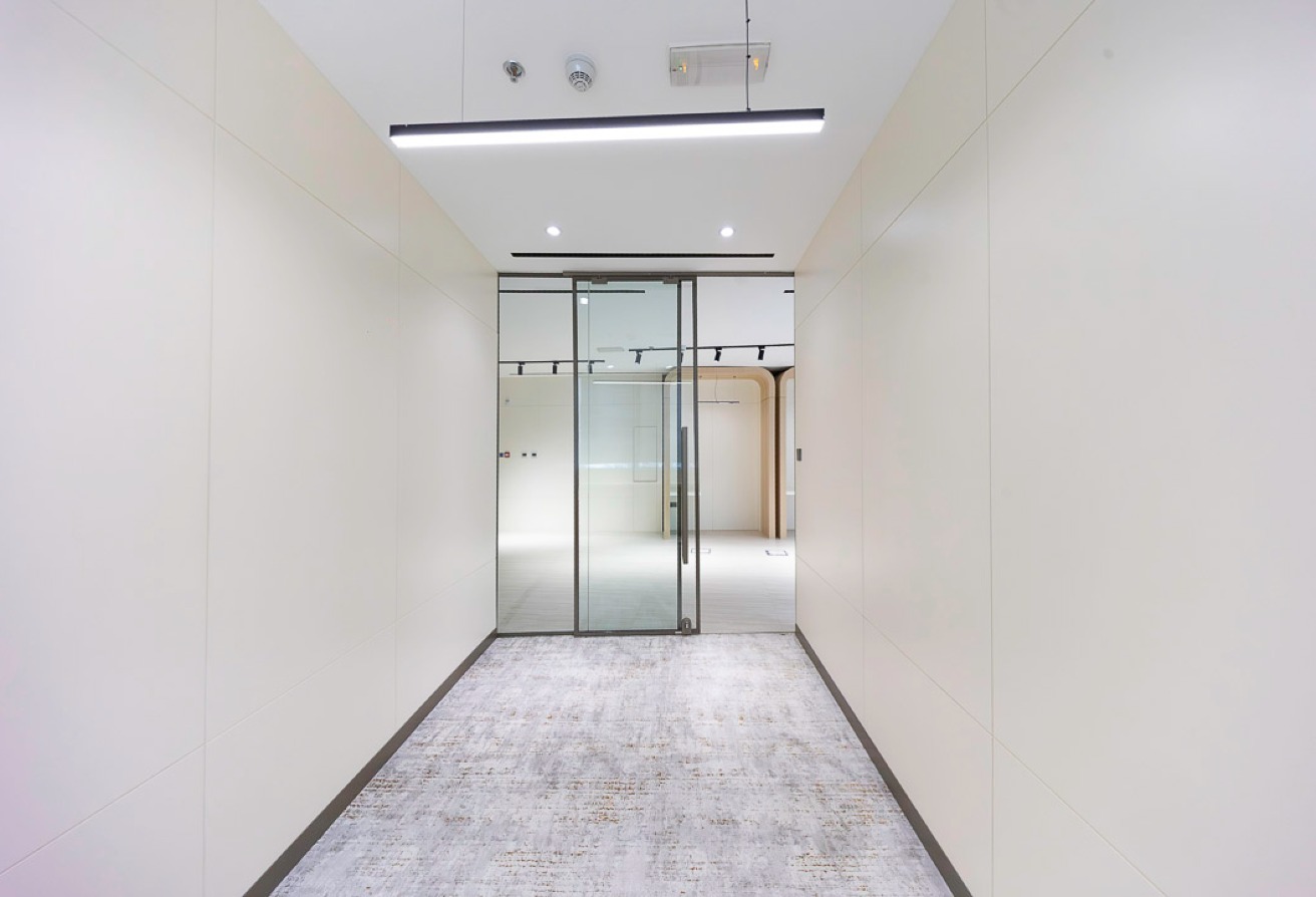 Studio office space in I Rise Tower, Barsha Heights (Tecom): 9