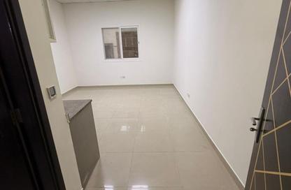 Apartment - Studio - 1 Bathroom for rent in Bu Tina - Al Sharq - Sharjah