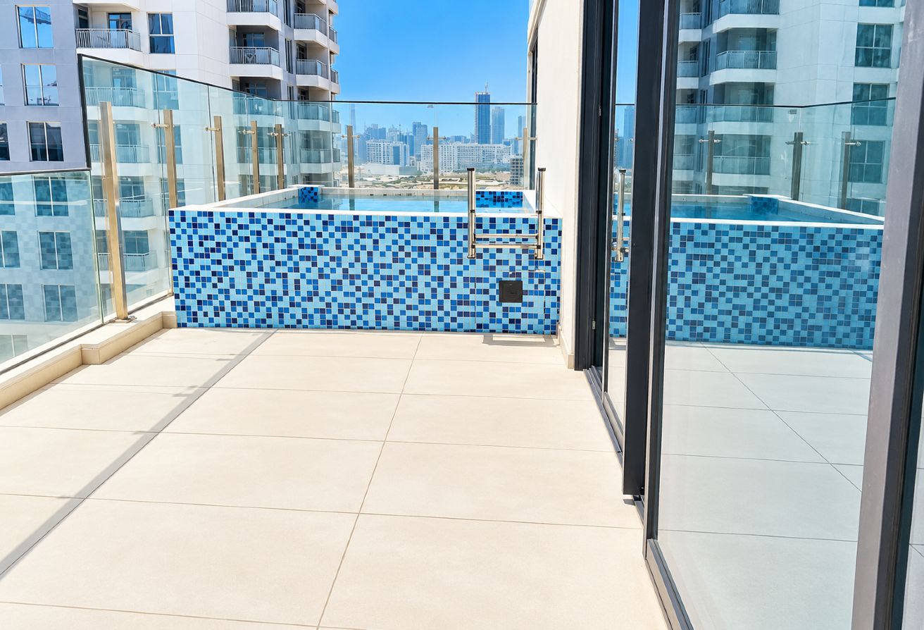 Lavish Apartment | Modern Design | Large Balcony