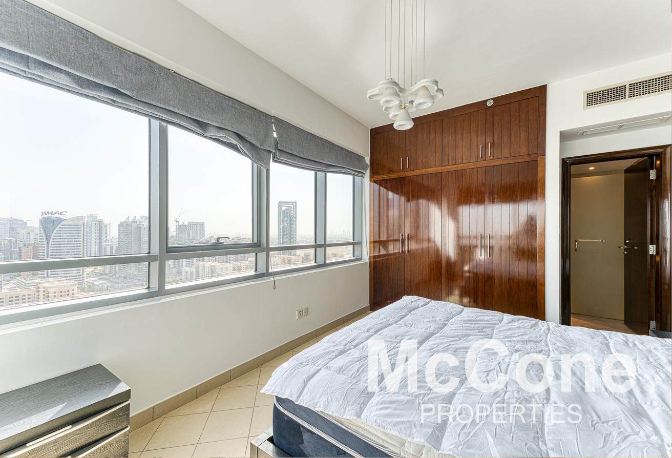 Stunning Golf Course & Skyline View | Vacant Soon photo 10