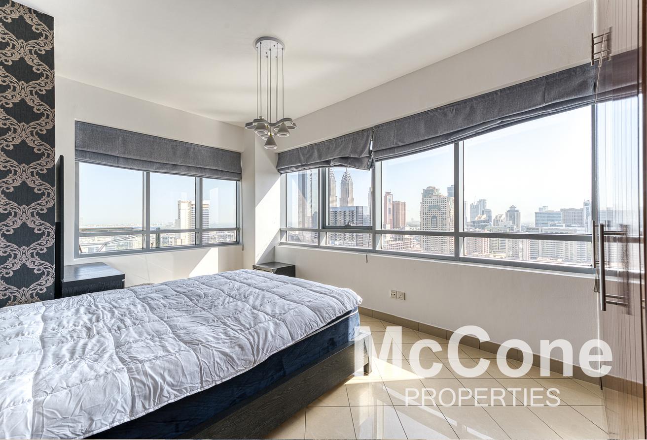 Stunning Golf Course & Skyline View | Vacant Soon photo 9