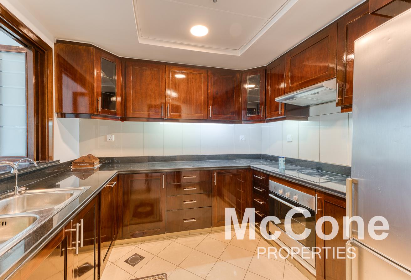 Stunning Golf Course & Skyline View | Vacant Soon photo 8