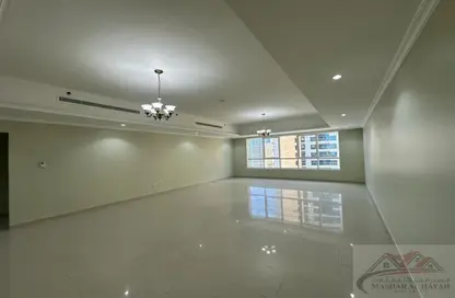 شقة - 4 غرف نوم - 5 حمامات للايجار في روبوت بارك تاور - الخان - الشارقة شقة - 4 غرف نوم - 5 حمامات للايجار في روبوت بارك تاور - الخان - الشارقة