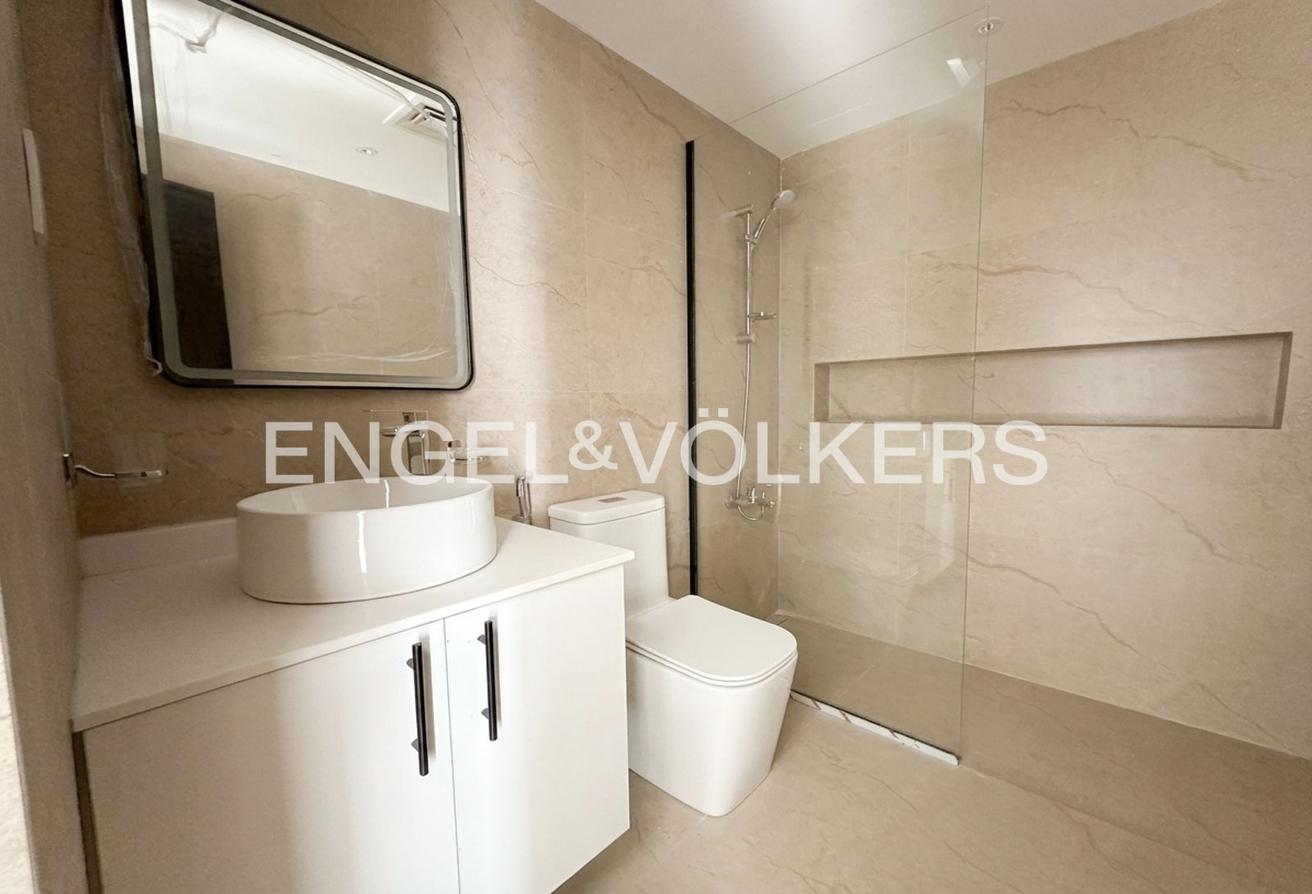 Marina View | Unfurnished | Bright | Vacant photo 10