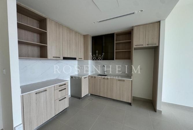 Brand New | Available Now | Low Floor |Unfurnished — photo 2