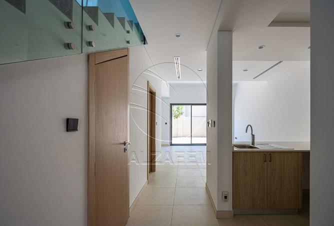 2-bed townhouse in Aldhay at Bloom Gardens · Maid's room — photo 3