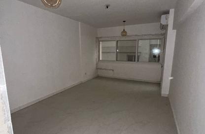 Apartment - 3 - 2 for rent in Al Wahda Building - Al Majaz 2 - Al Majaz - Sharjah