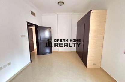 Apartment - 2 Bedrooms - 2 Bathrooms for rent in Al Khan - Sharjah