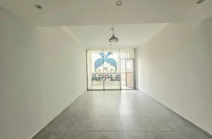 شقة - غرفة نوم - 2 حمامات للايجار في مجمع مويلح - تجارية مويلح - الشارقة