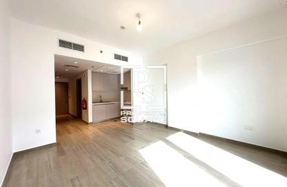 Apartment - Studio - 1 for rent in Waters Edge - Yas Island - Abu Dhabi