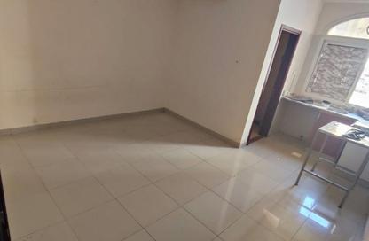 Apartment - Studio - 1 Bathroom for rent in Al Plaza Building - Al Ghuair - Al Gharb - Sharjah