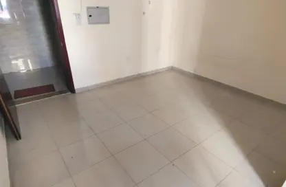 Apartment - Studio - 1 Bathroom for rent in Al Plaza Building - Al Ghuair - Al Gharb - Sharjah