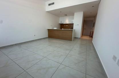 Apartment - Studio - 1 for rent in The Square Tower - District 13 - Jumeirah Village Circle - Dubai Apartment - Studio - 1 for rent in The Square Tower - District 13 - Jumeirah Village Circle - Dubai
