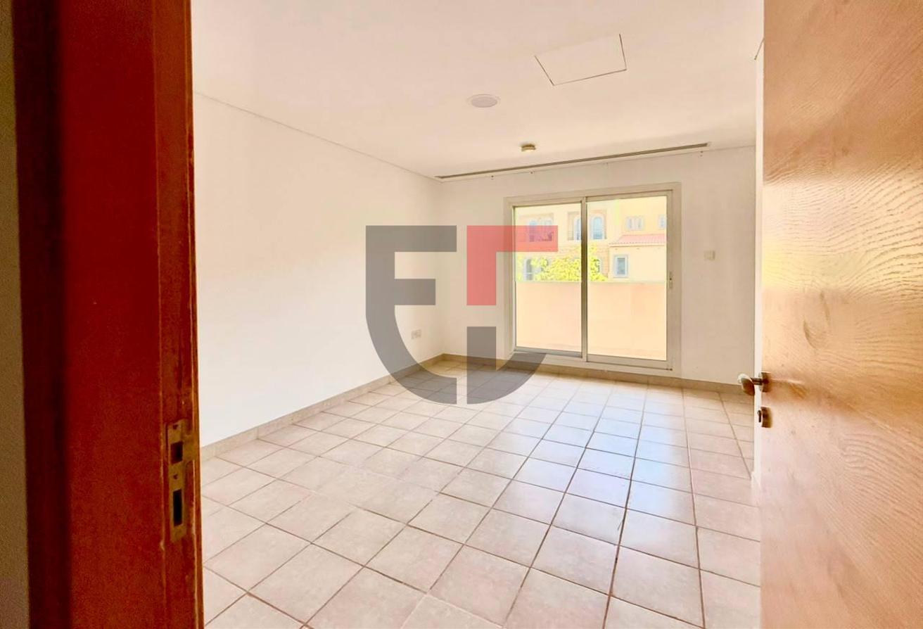 Vacant I Big Layout I Unfurnished photo 12