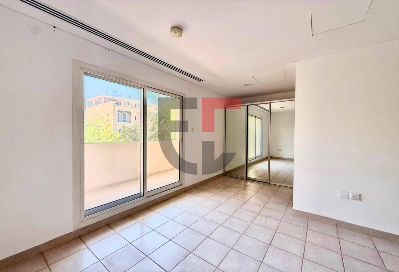 Vacant I Big Layout I Unfurnished photo 14