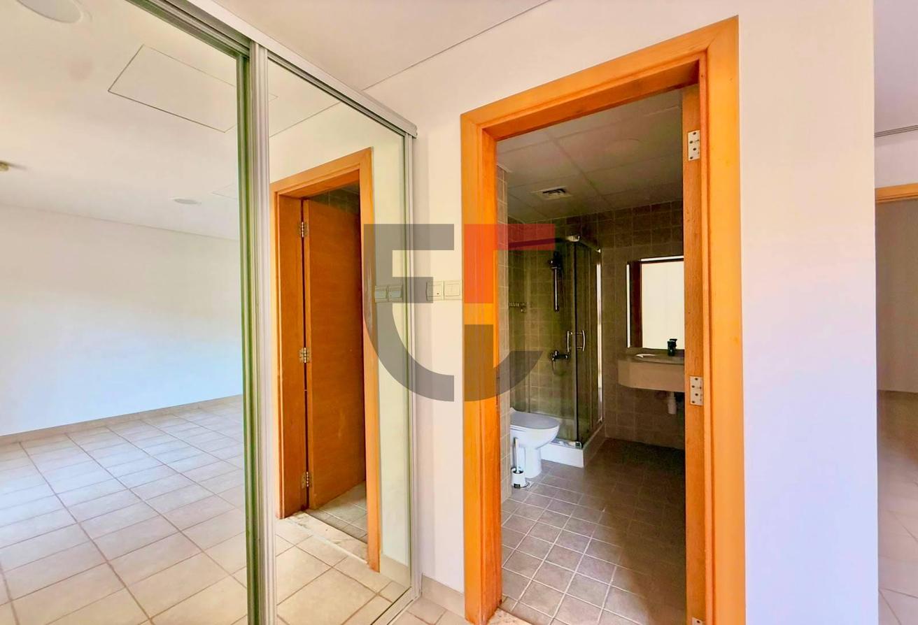 Vacant I Big Layout I Unfurnished photo 18