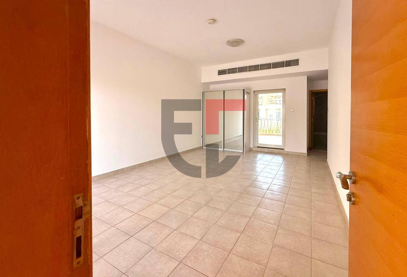 Vacant I Big Layout I Unfurnished photo 8