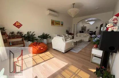 Villa - 5 Bedrooms - 6 Bathrooms for rent in Jumeirah 3 Villas - Jumeirah 3 - Jumeirah - Dubai