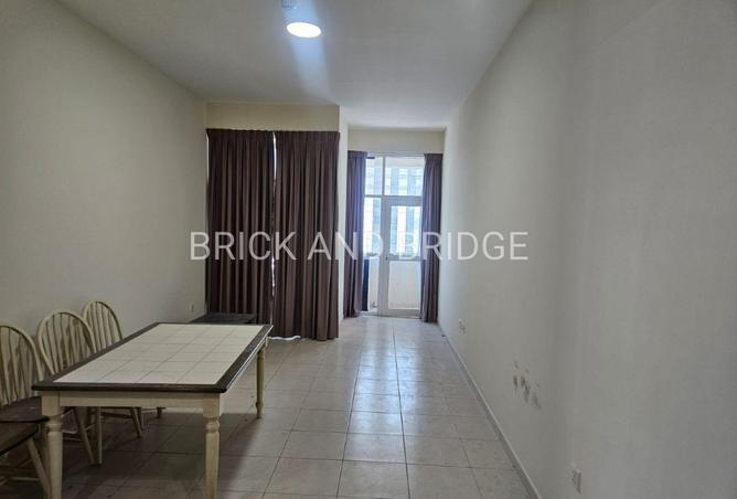 Spacious 2BR | Prime Location | Bright & Vacant photo 3