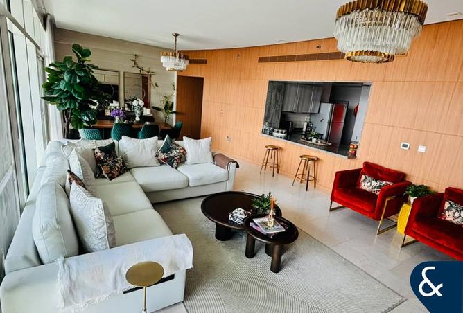 2 Bedrooms | High floor | Meadows view