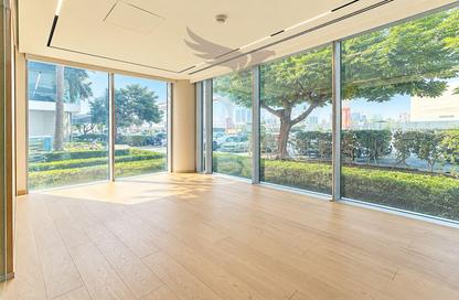 Retail - Studio for rent in Emaar Business Park Building 4 - Emaar Business Park - Greens - Dubai