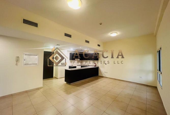 2 Bed I Open Kitchen I Balcony I Well Maintained photo 2