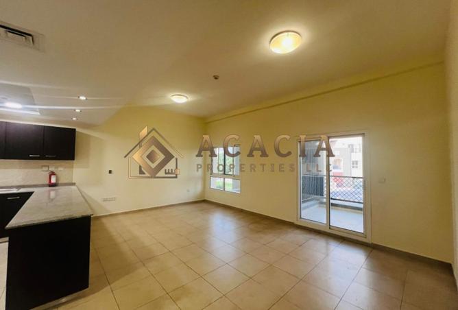 2 Bed I Open Kitchen I Balcony I Well Maintained