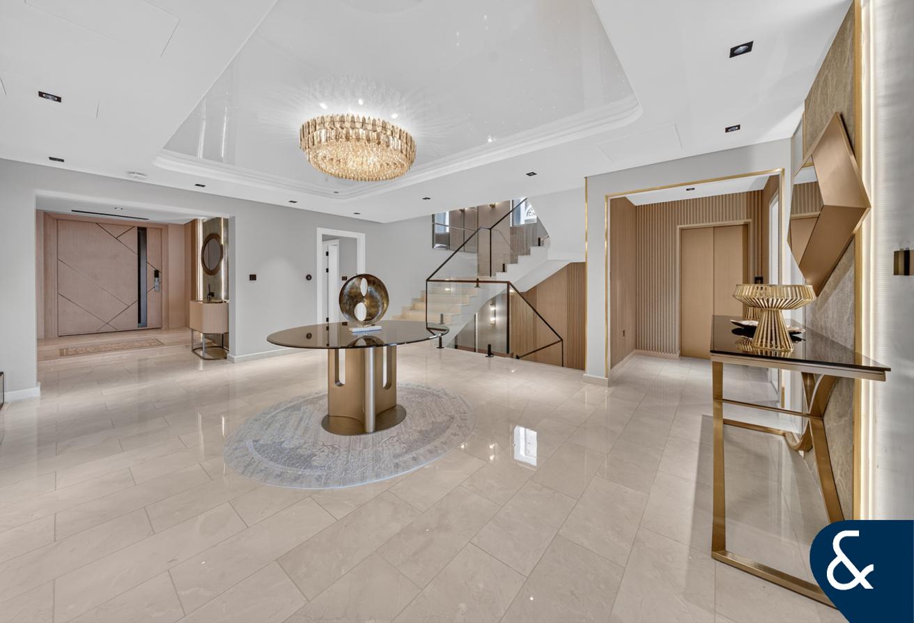 5 Beds | Furnished l Sea View | Upgraded photo 12