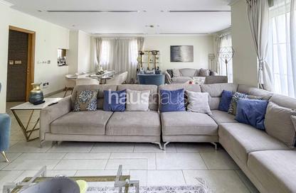 Villa - 4 Bedrooms - 4 Bathrooms for rent in District 8 - Jumeirah Park - Dubai Villa - 4 Bedrooms - 4 Bathrooms for rent in District 8 - Jumeirah Park - Dubai