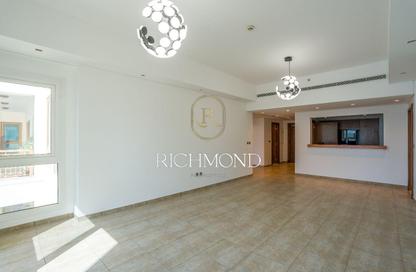 Apartment - 2 Bedrooms - 3 Bathrooms for rent in Marina Residences 6 - Marina Residences - Palm Jumeirah - Dubai