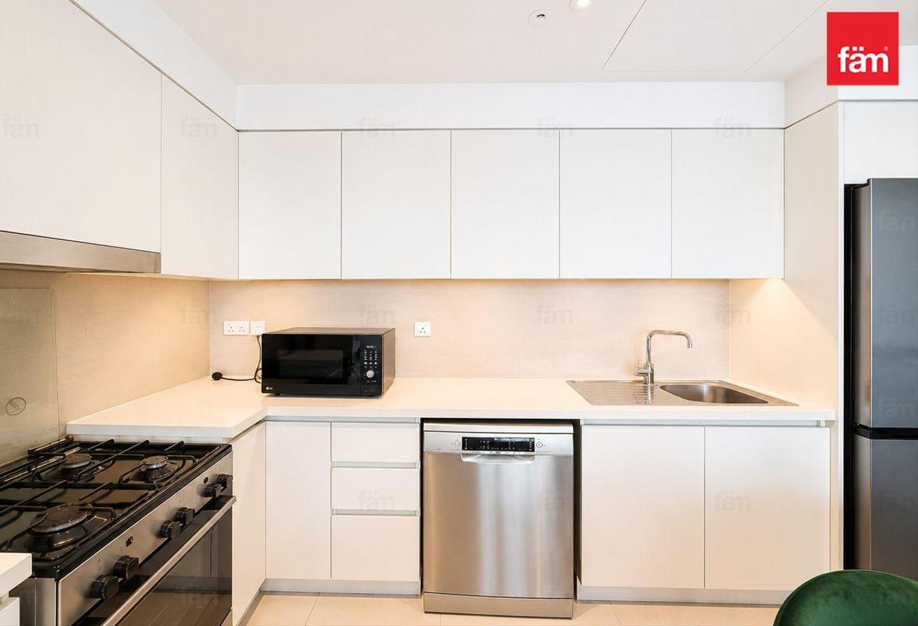 Highfloor apt with stunning views photo 15