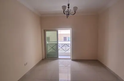 شقة - غرفة نوم - 2 حمامات للايجار في الثاني مويلح - تجارية مويلح - الشارقة