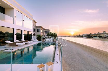 Villa - 5 Bedrooms - 6 Bathrooms for sale in Garden Homes Frond M - Garden Homes - Palm Jumeirah - Dubai
