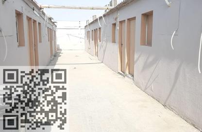 سكن عمال - استوديو - 8 حمامات للايجار في المنطقة الصناعية رقم 4 - المنطقة الصناعية بالشارقة - الشارقة