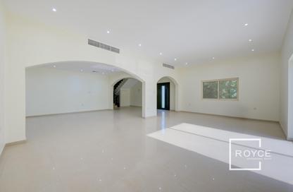 Villa - 5 Bedrooms - 6 Bathrooms for rent in Jumeirah 1 Villas - Jumeirah 1 - Jumeirah - Dubai