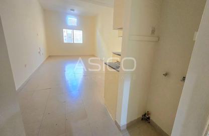 Apartment - Studio - 1 Bathroom for rent in Burj Nahar Building - Al Muteena - Deira - Dubai