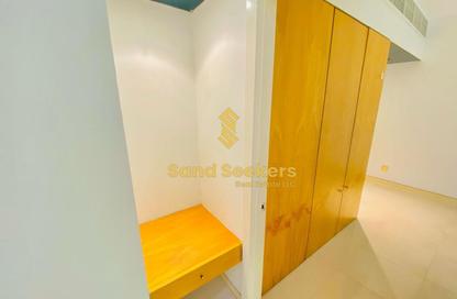Apartment - Studio - 1 Bathroom for rent in Baynuna Tower 1 - Corniche Road - Abu Dhabi