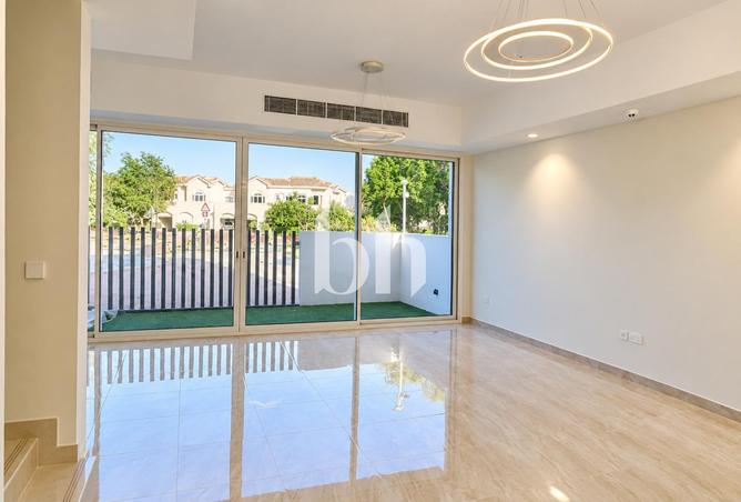 Modern | Town House | Available 16th November photo 2