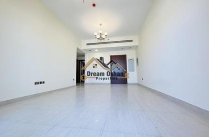 Apartment - 2 - 3 for rent in Yasmeen Building - Al Jaddaf - Dubai