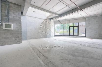 Retail - Studio - 1 for rent in Khalidiya Centre - Cornich Al Khalidiya - Al Khalidiya - Abu Dhabi