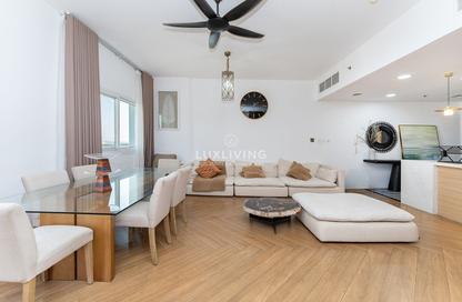 Apartment - 2 Bedrooms - 3 Bathrooms for sale in Mazaya 15 - Queue Point - Liwan - Dubai