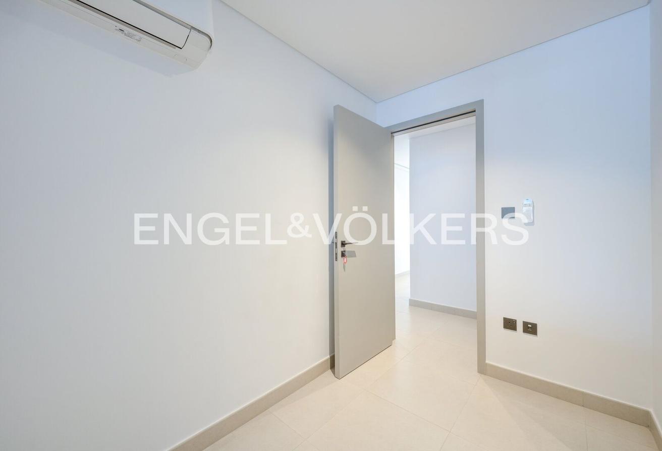 Green Community | Best Price | Close to Pool photo 14