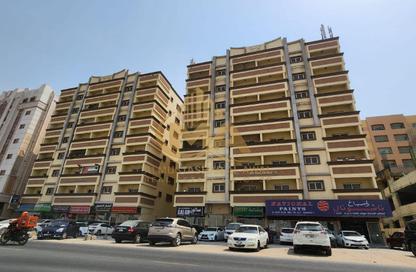 عمارة بالكامل - 8 غرف نوم - 8 حمامات للبيع في مبنى مويلح - مويلح - الشارقة