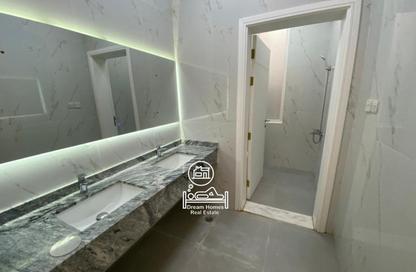 Villa - 3 - 5 for rent in Madinat Al Riyad - Abu Dhabi